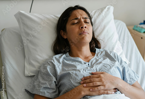 Young woman experiencing pa...