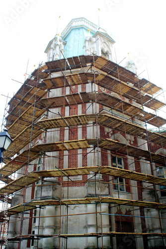 Obraz na plátně An ancient historical building is undergoing renovation.