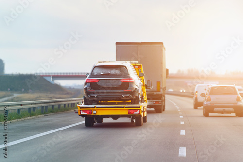 Obraz na płótnie Tow truck responding to roadside breakdown emergency