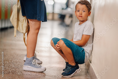 Fotografía Child feeling sad and alone experiencing social exclusion