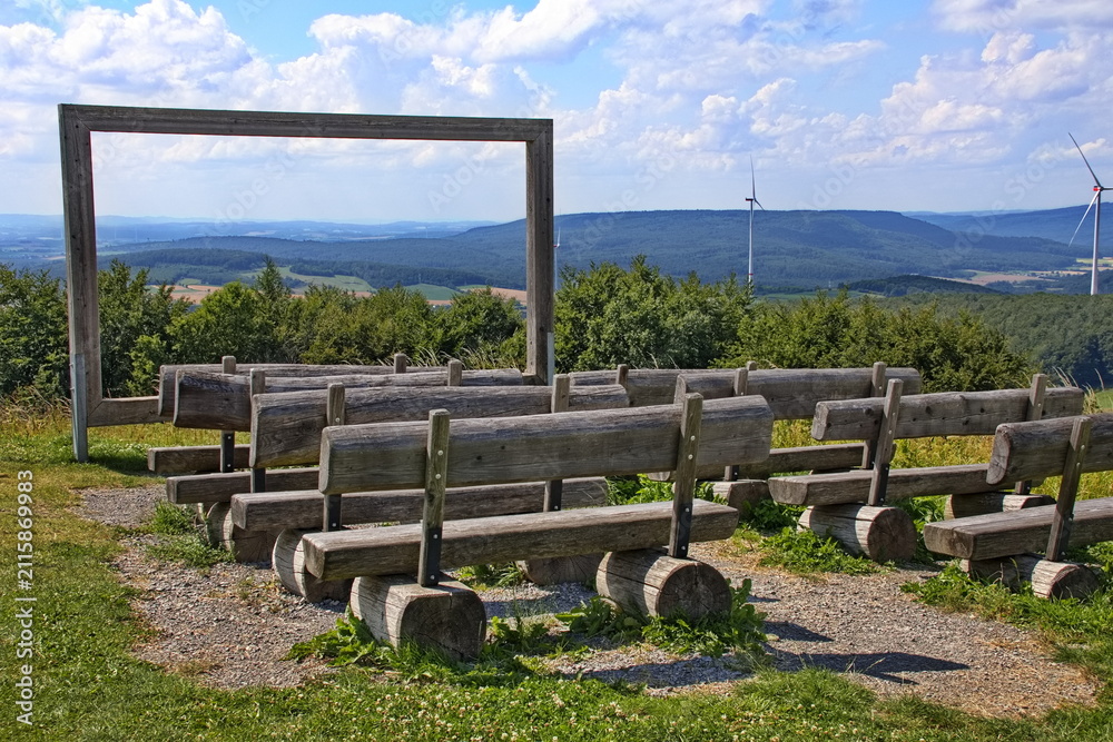 Obraz premium Fotopunkt mit Holzrahmen auf dem Köterberg (Kreis Lippe)