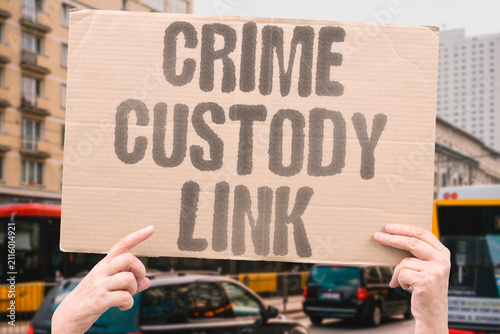 Foto "Crime Custody Link" Detention and prosecution often go together