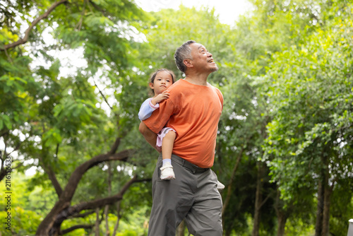 Foto piggyback ride