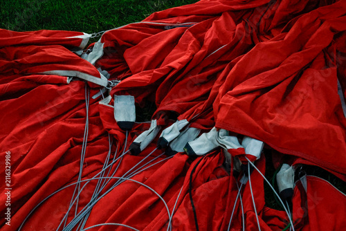 Foto Close-up of the cables and attachments lying on a red hot air balloon fabric