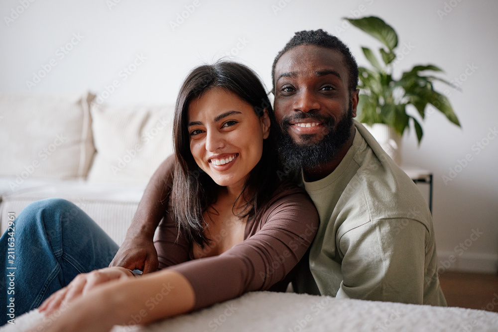 Obraz premium Portrait of a mixed race couple