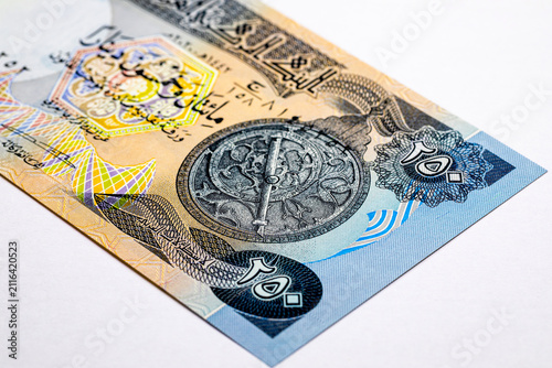 Foto 250 Dinars bill featuring an ancient astrolabe, national currency of Iraq