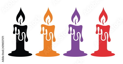 Foto Halloween Candles Set: Four stylized candles in vibrant Halloween colors—black, orange, purple, and red—each with a flickering flame and dripping wax, create a festive and spooky atmosphere