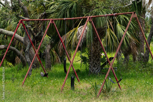 Фотография Defunct Swing Set