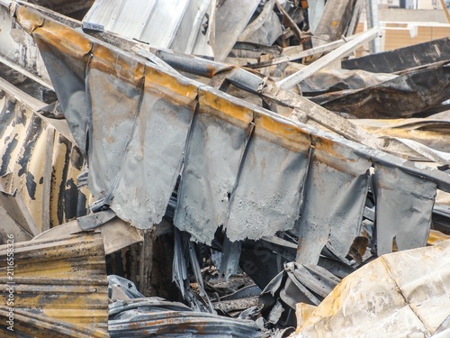 Fotografía Close-up of charred and collapsed metal structures aftermath of a fire