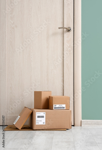 Cardboard delivery boxes wi...