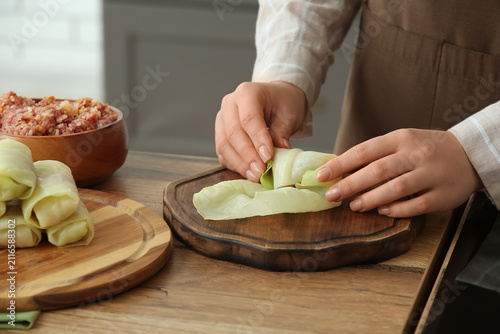 Woman preparing stuffed cab...