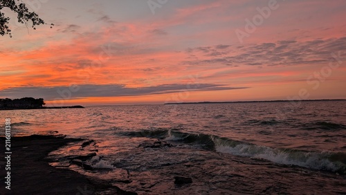 Cuadro en lienzo Sunset over Lake Erie