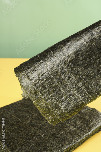 Canvastavla Dried nori seaweed sheets close up on pastel background
