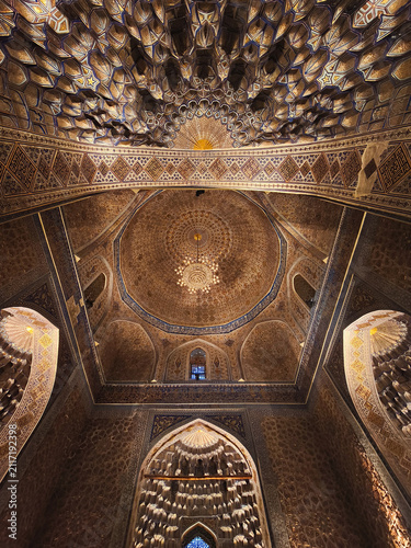 Obraz na plátne Ornate interior dome of Gur-e-Amir mausoleum in Samarkand featuring intricate muqarnas and golden patterns
