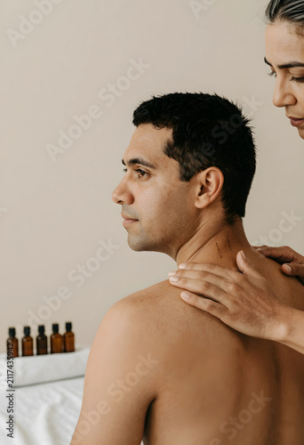Man receiving a relaxing sh...