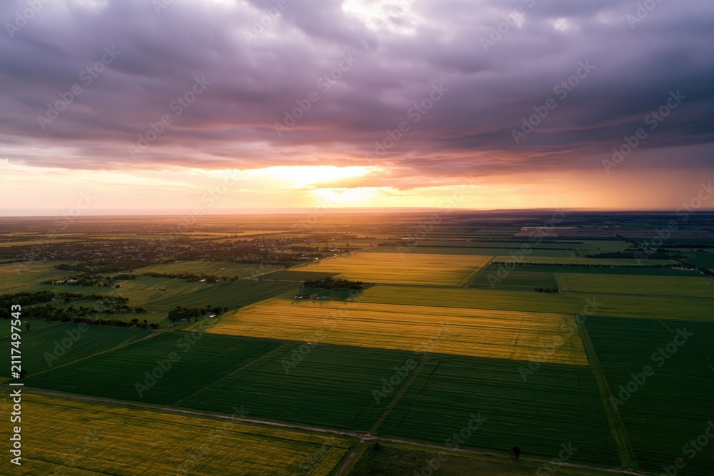 Fototapeta premium The Aerial View of Expansive Farmlands at Sunset, Serene and Bountiful