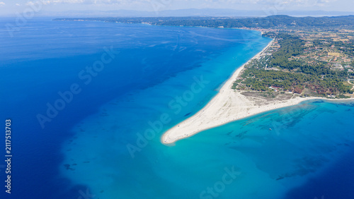 Foto Sandy Possidi Beach Peninsula Between Blue Seas and Green Coast