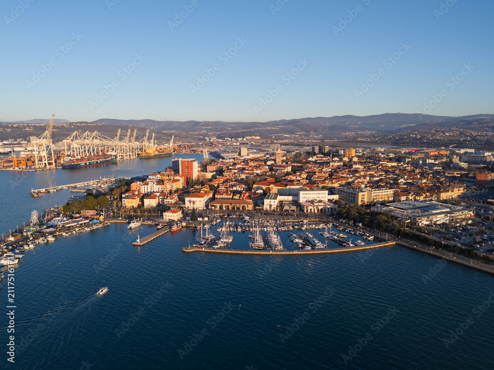 Obraz premium The view shows Koper, Slovenia with its marina, city buildings, and waterfront along the Adriatic Sea during daylight.