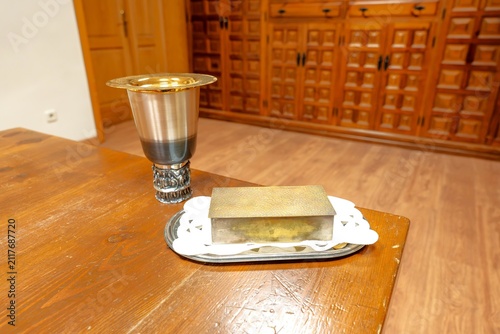 Fotografía Religious objects for christian ceremony on wooden table