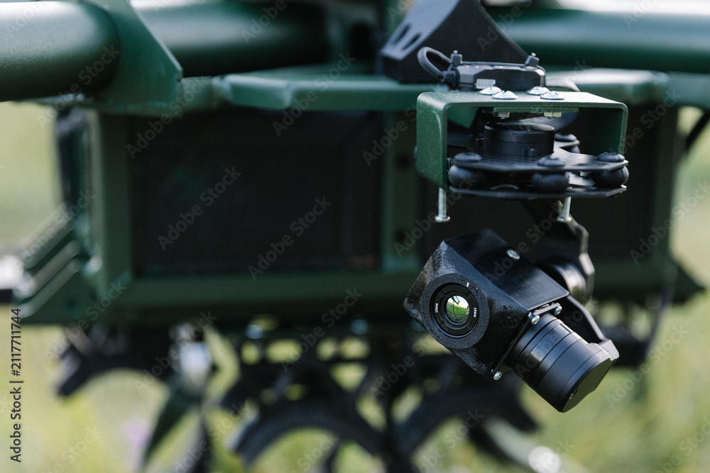Obraz premium Ukrainian heavy quadcopter drone during military training