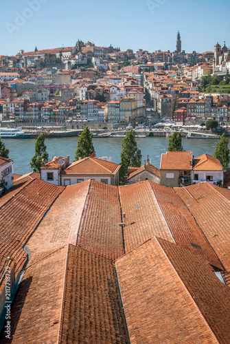 Obraz na plátně View of Porto city and Douro River from terracotta rooftops