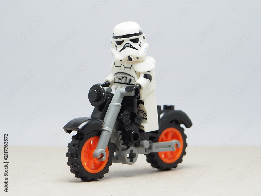 Obraz premium Indonesia - December 5, 2025 : Mini toy of action figure at outdoor with blurred background. Miniature photography concept design. Couple of stormtrooper minifigure character riding motorcyle together