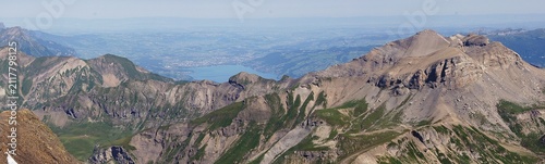 Foto Bernese Oberland mountains, Lake Thun, Swiss Alps, Bern, Switzerland