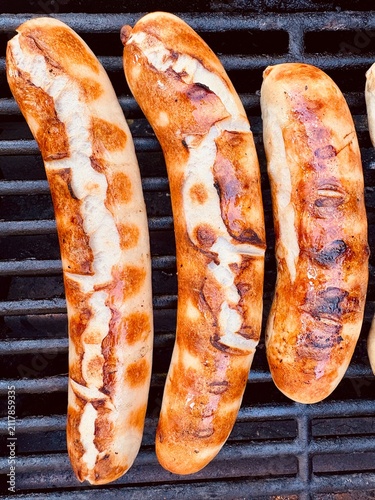Bratwürste auf dem Grill – Perfekter Grillgenuss im Sommer