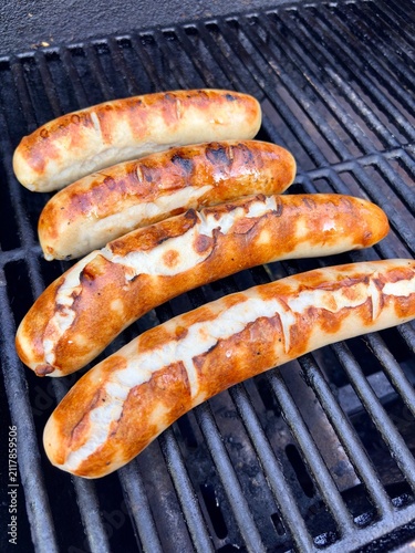 Bratwürste auf dem Grill – Perfekter Grillgenuss im Sommer