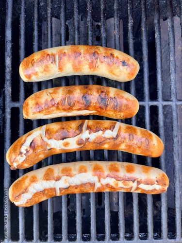 Bratwürste auf dem Grill – Perfekter Grillgenuss im Sommer