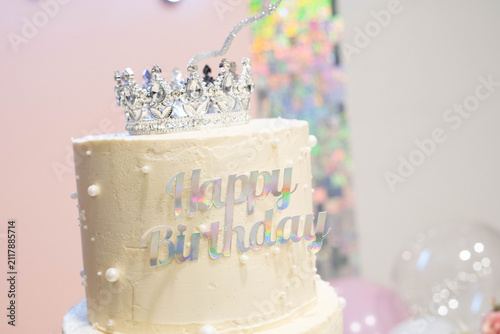 Birthday cake with a crown for girls.