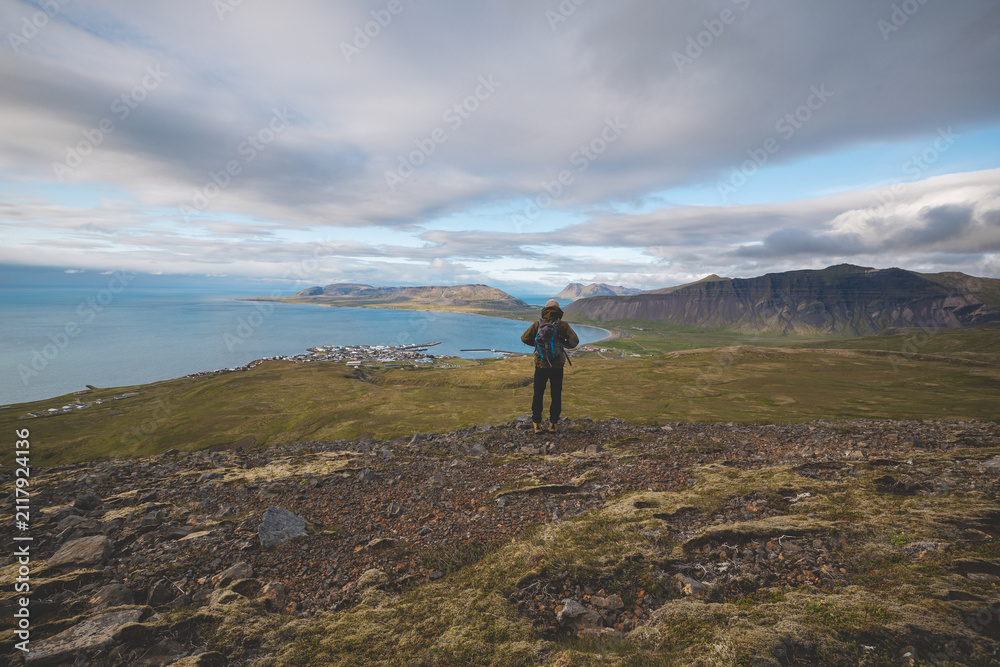 Obraz premium hiker overlooks Grundarfjordur from a rocky ridge in West Iceland