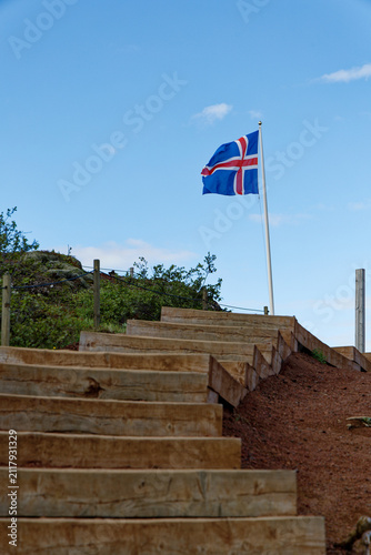 Quadro su tela Icelandic Flag Flying High Above Wooden Stairs