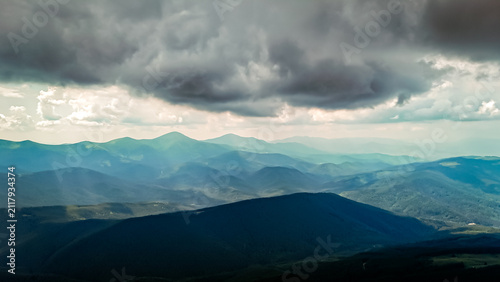 Cuadro en lienzo Between streaks of rain the high country gleams with hidden light and texture