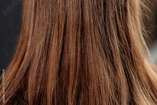 Cuadro en lienzo Damaged texture brown hair of female before keratin treatment