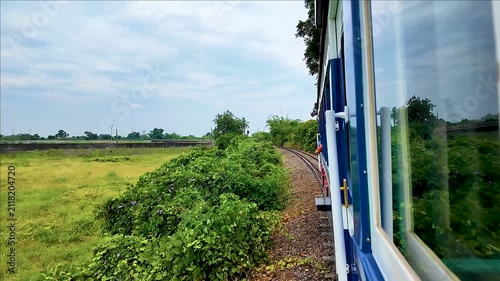 昔の製糖工場の線路を走る観光用列車からの風景