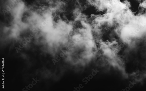 Foto Swirling white smoke texture isolated against black backdrop for artistic overlay effect dramatic misty clouds flowing across frame dark moody vapor atmosphere for creative designs