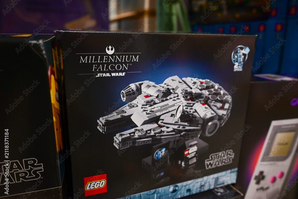 Fototapeta premium LEGO Star Wars Millennium Falcon Building Set Displayed for Sale at Costco