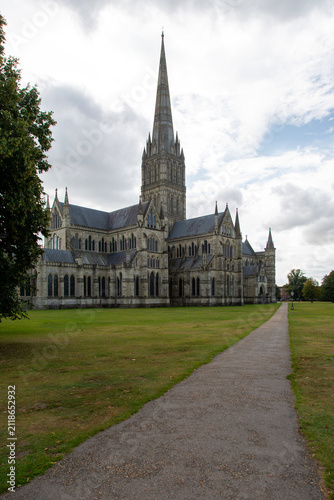 Konstfotografi The magnificent Salisbury Cathedral at dusk, Wiltshire, England