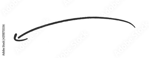 ゆるくカーブした斜め下を指す手書きの黒い横長の矢印 - シンプルでおしゃれな落書き風のあしらいの素材