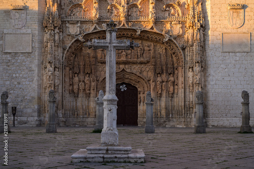 Bild auf Leinwand Gothic Portal of Valladolid Cathedral at Golden Hour - Spain