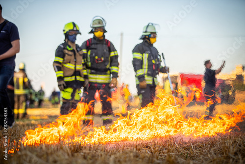 Canvastavla Feuerwehr übt einen Feldbrand bei Gerlingen