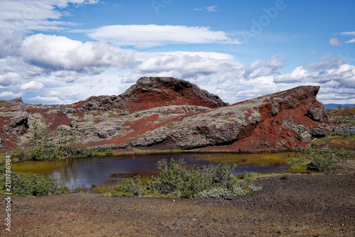 Obraz na plátně Vibrant Red Volcanic Hills and Quiet Pond in Iceland