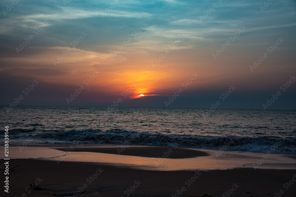 Obraz premium Sunset Seascape Over the Sea