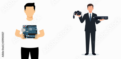 Foto Professional holding camera and security camera with tech enthusiast showing Ard