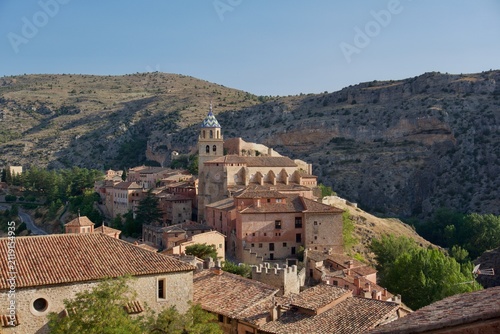 Foto Panoramic view of Albarracín medieval village and cathedral in Aragón, Spain