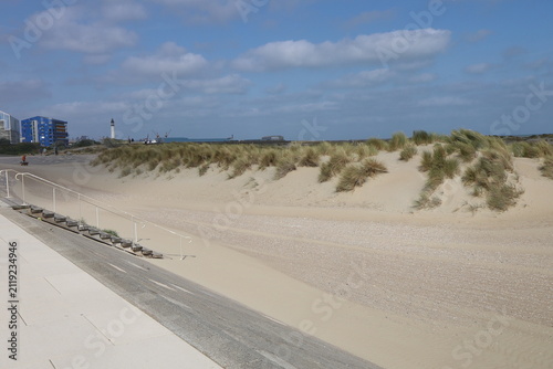 La plage de la digue des alliés le long de la Manche, ville de Dunkerque, département du Nord, France