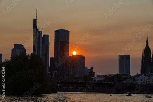 Фотография a view of the silhouette of Frankfurt's financial district, with an orange setti
