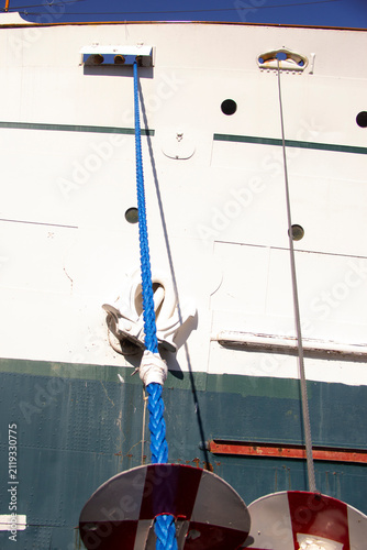Fotografie Lines with Rat Guards on a ship in a harbour