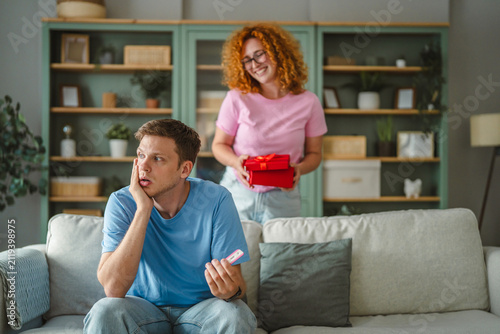 Konstfotografi Man reacting to unexpected pregnancy test news